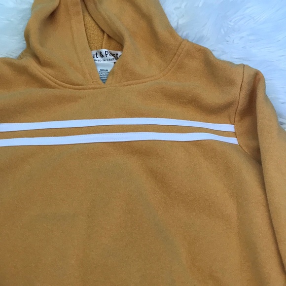 Mustard colored sweatshirt - Picture 2 of 3